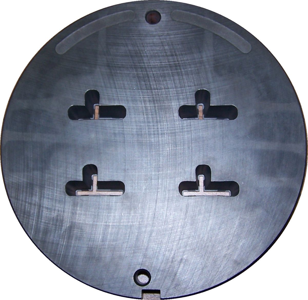 aoyin-aluminum-extrusion-die-front