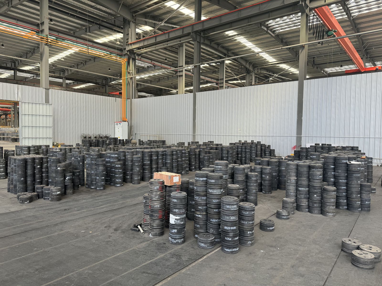 Extrusion die storage and maintenance area with die racks