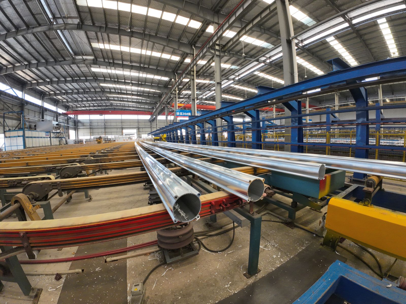 Long aluminum profiles on the cooling table after extrusion
